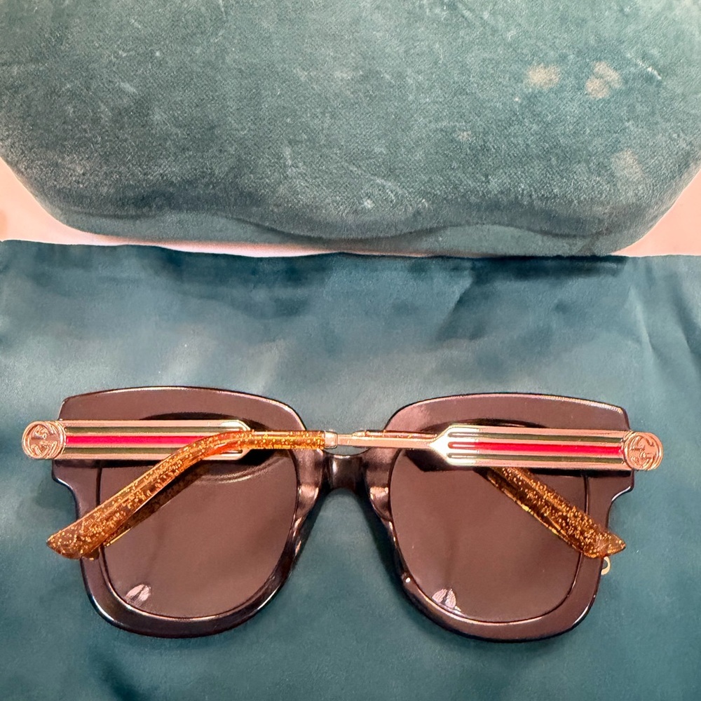 Gucci Black Sunglasses with Red-Green Stripe and Gold Accents - Picture 2 of 7